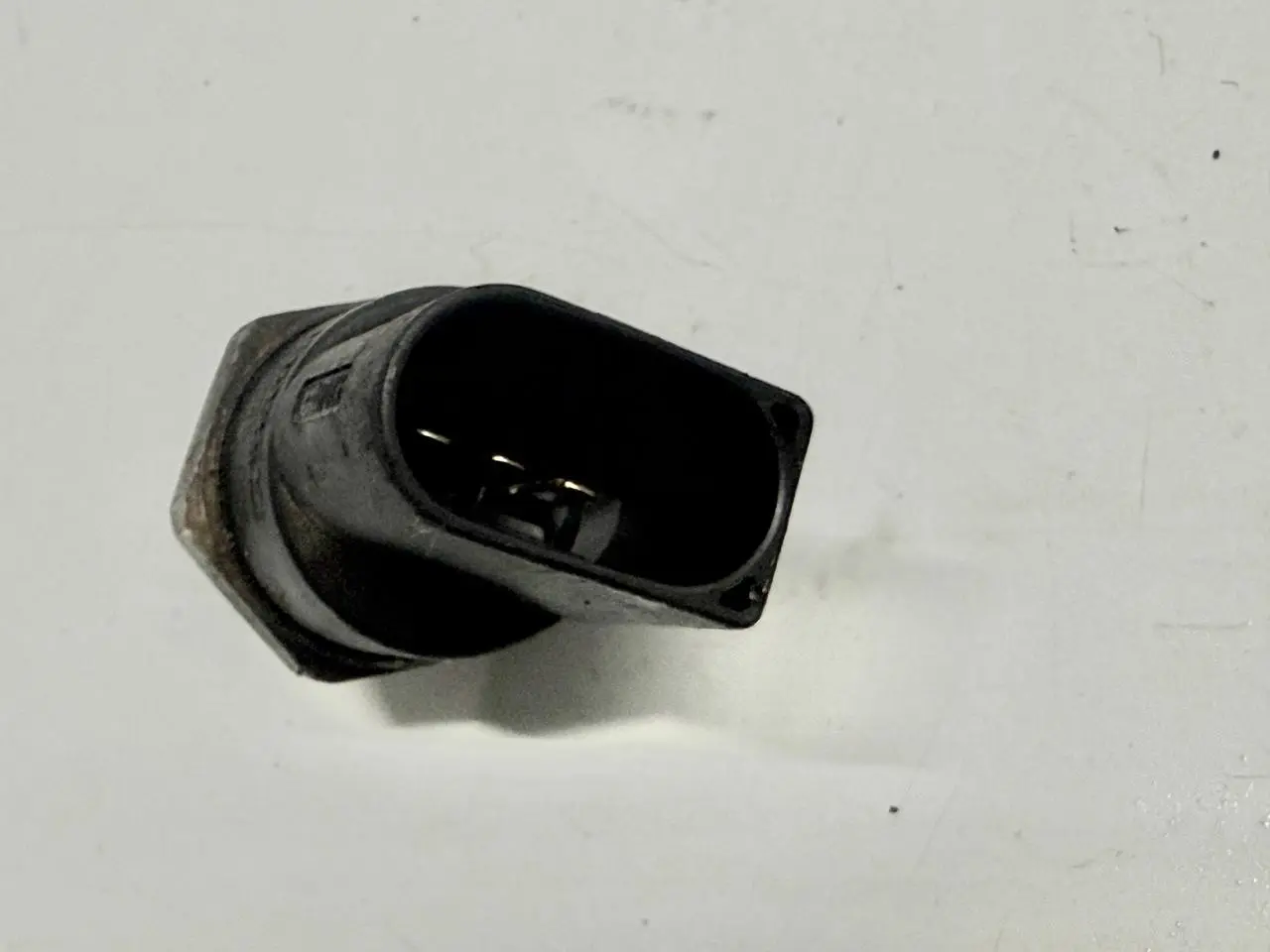 Kraftstoffdrucksensor Hochdrucksensor Fuel VW Passat 3C 2.0l FSI 06D906051A