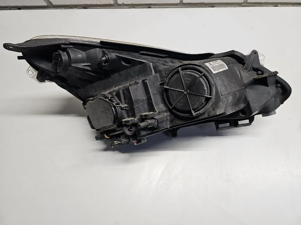 Frontscheinwerfer links fuer Corsa D 1.2L 2008 Opel Corsa D 1.2L 2008 13186381