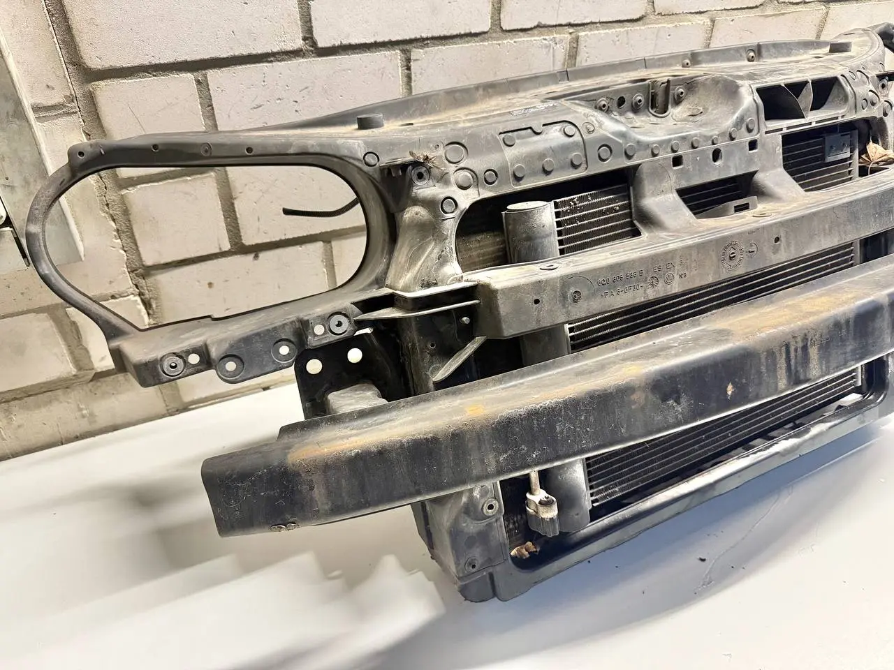 Schlossträger Frontmaske mit kühler paket VW Polo 9N1 1,2L 2002 6Q0805588B