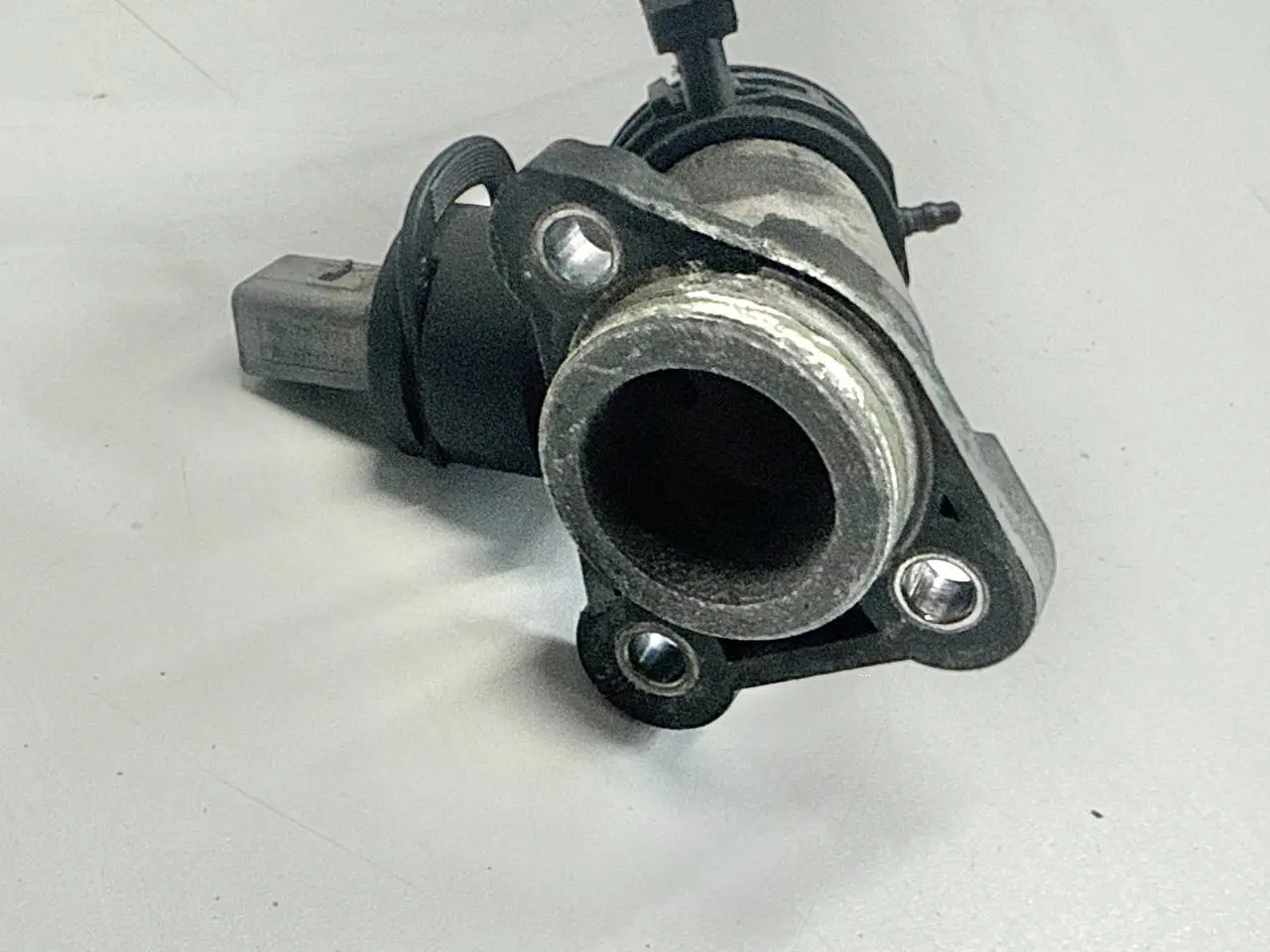 Kuehlmitteltemperatursensor Kuehlwassersensor VW Passat 3C 2.0l FSI 06F121131A