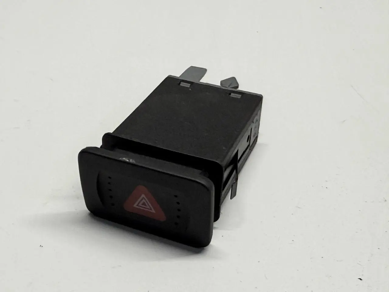 Schalter für Warnblinkanlage links 1J0953235C VW Golf 4 1,6 1J1 2000 1J0953235C