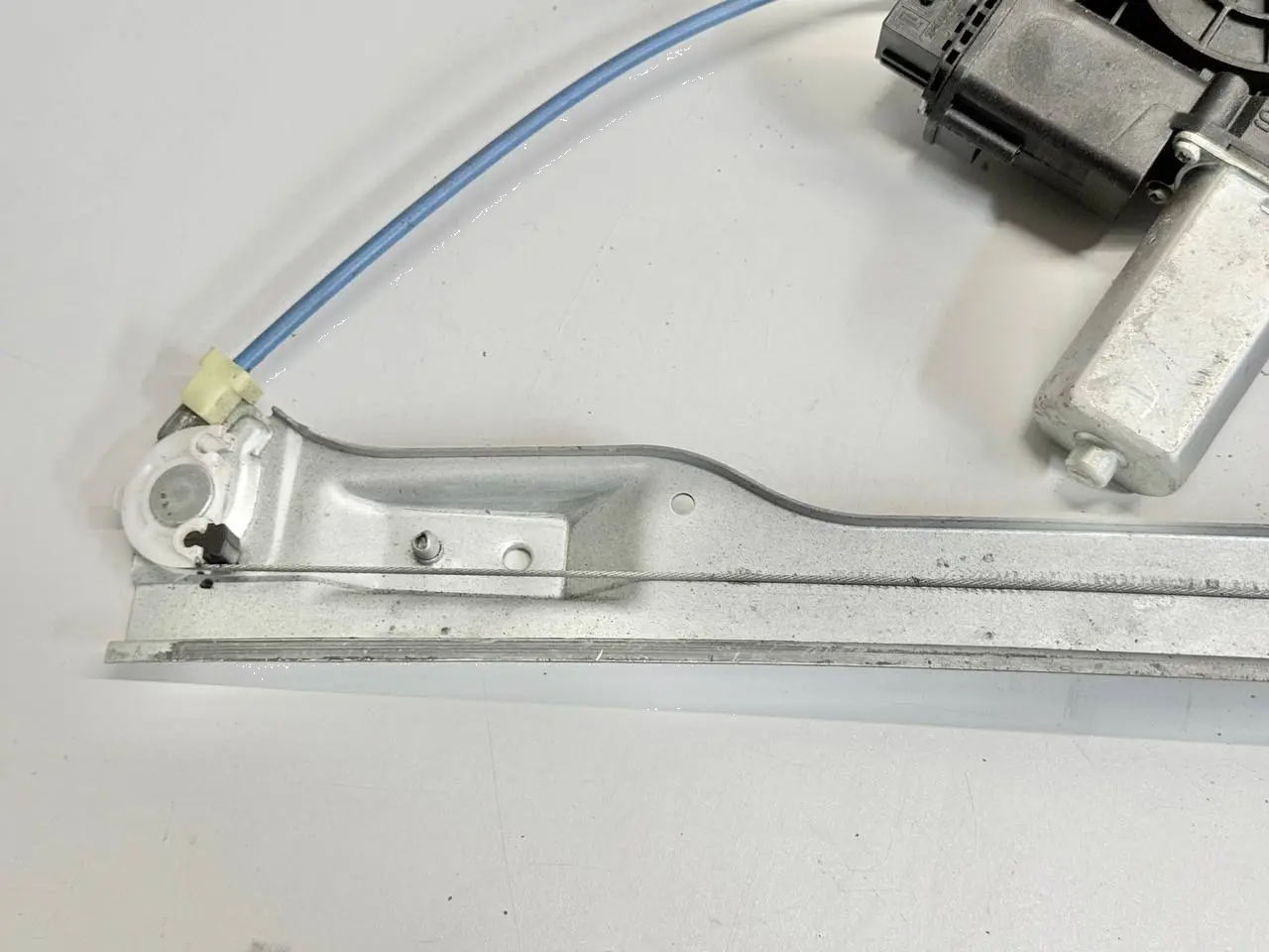 Elektrischer Fensterhebermotor vorne rechts Opel Corsa D 2009 72017003