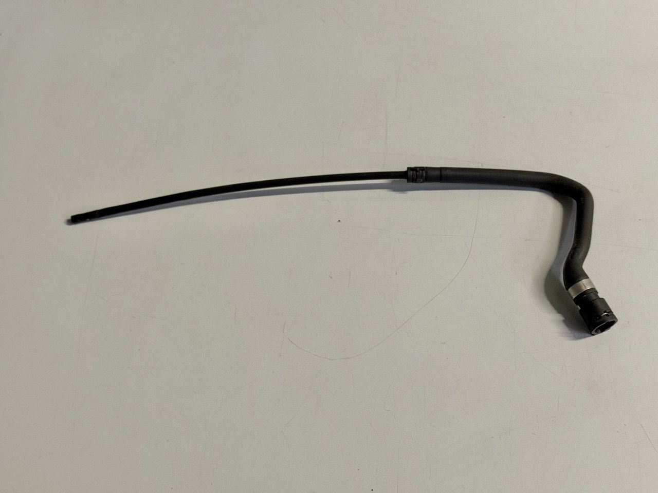 Entlüftungs Kühler Schlauch BMW 116i N43 E81 E87 2011 17127565091, 17127565095