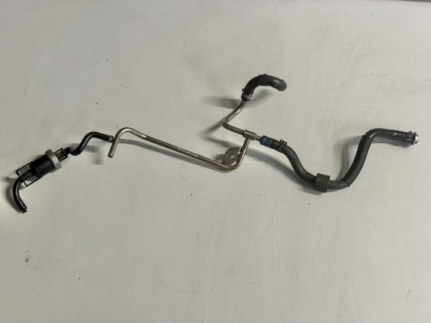 Einspritzleitung Diesel 2.0 TDI Passat 3C 2008 03L201360F, 1K0130307AH
