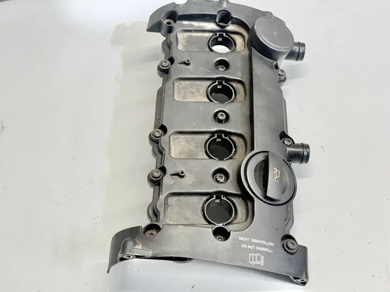 Ventildeckel Zylinderkopfhaube Deckel Golf VW Passat 3C 2.0l FSI 06F103469D