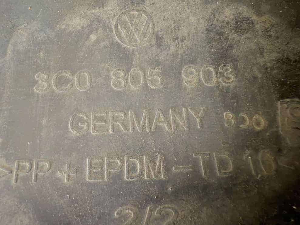 Stoßstange vorne Komplett mit Grill und PDC-Sensoren VW Passat 3C Kombi 2008