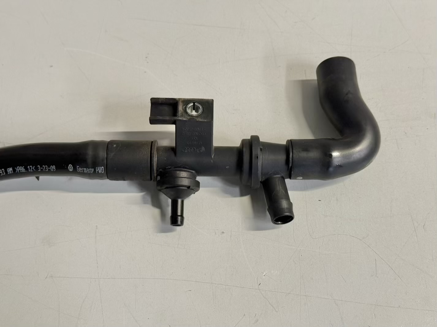 Entlüftungsschlauch Turbo VW Golf Plus 2009 1,4 TSI 03C103175G, 03C103493