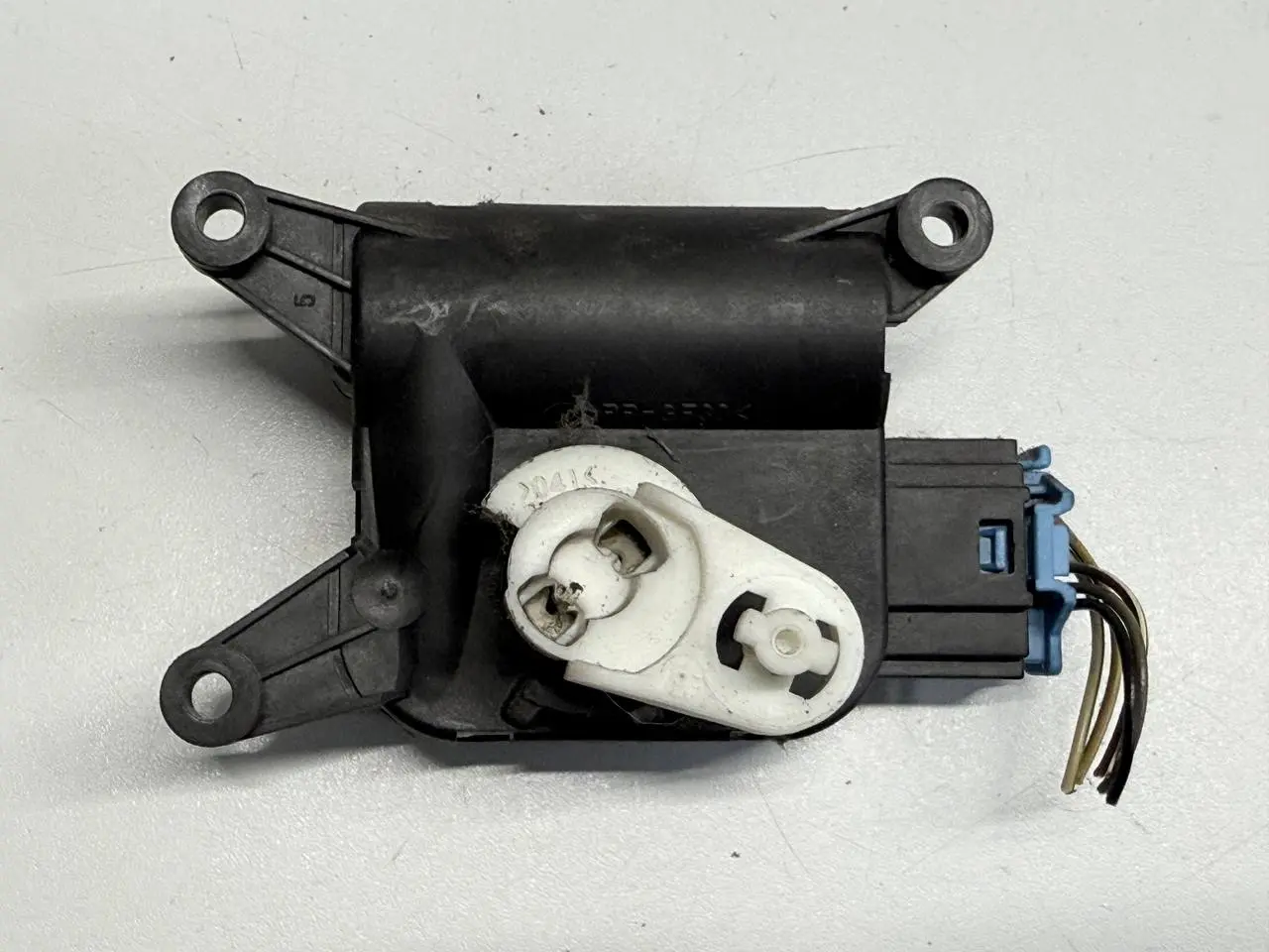 GEBLÄSE STELLMOTOR MISCHKLAPPE VW Golf Plus 2006 5M1 1,6 0132801363