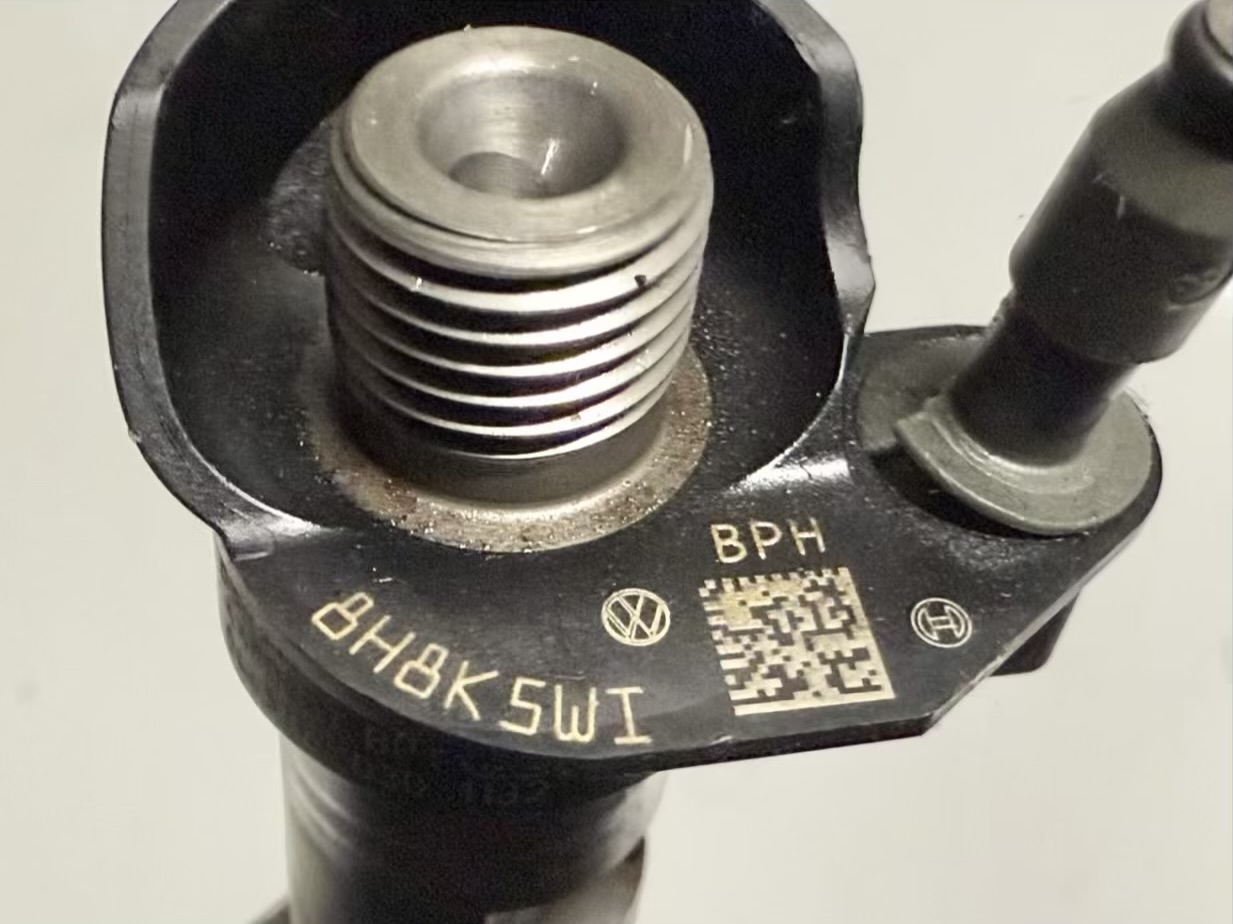 Injektor Einspritzdüse 2.0 TDI VW Passat 3C Kombi 2008 03L130277