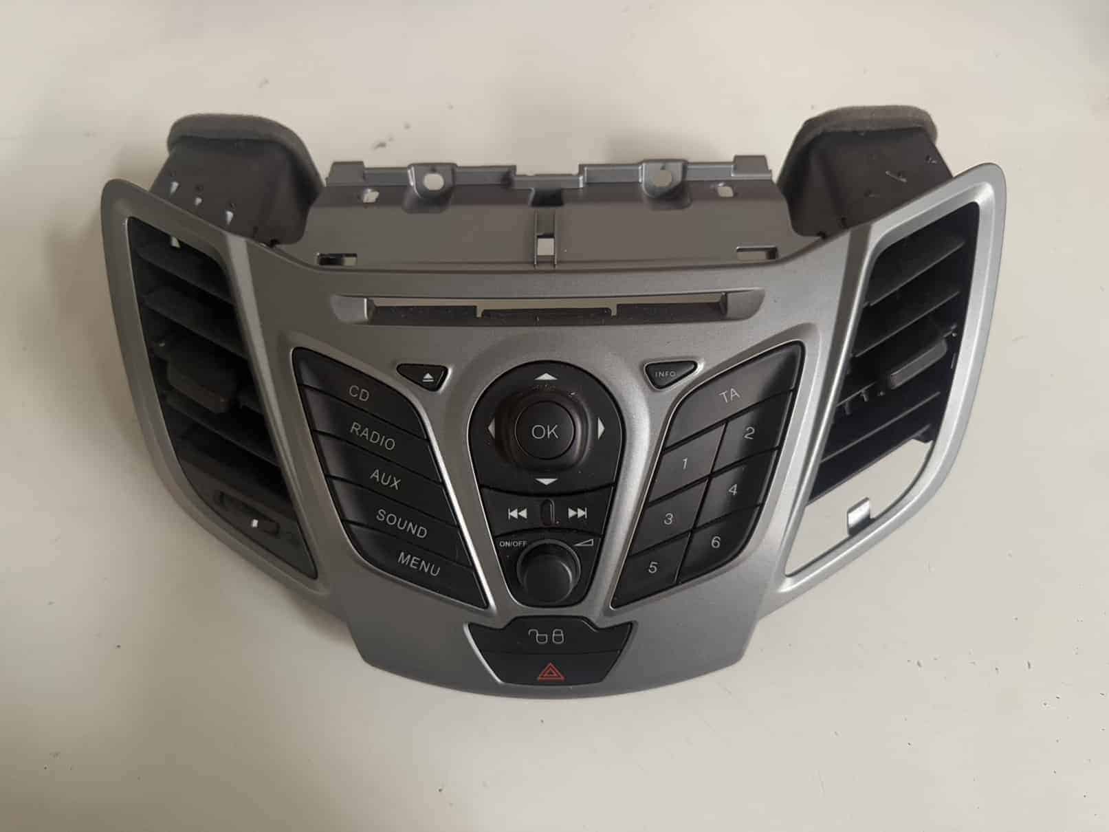 Radio Bedienschalter Bedienfeld Ford Fiesta 1.25L 2010