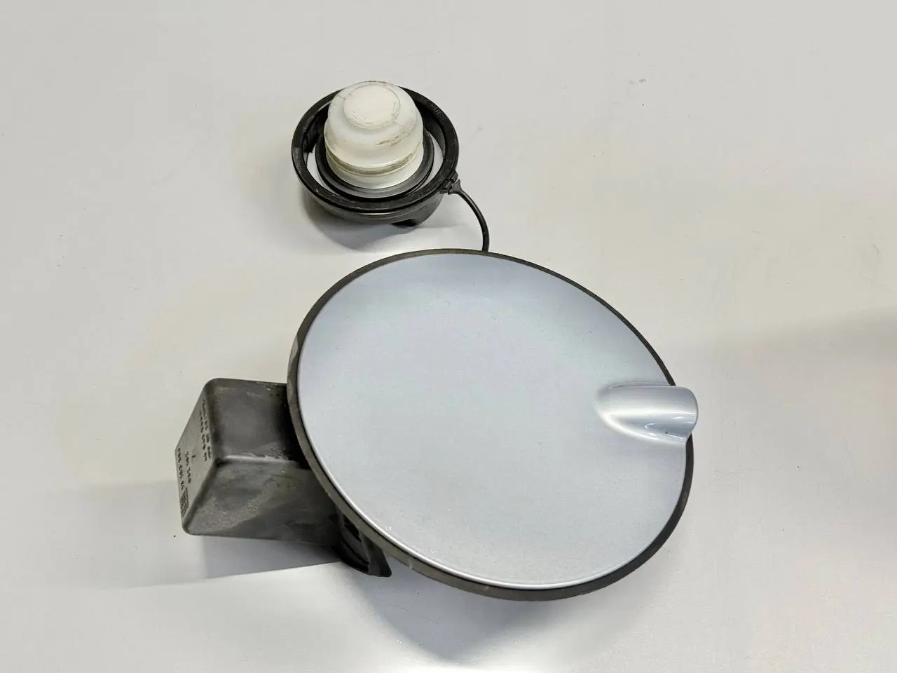 Tankklappe Tankdeckel Corsa D Opel Corsa D 1.2L 2008 13183307 FC: 4MU Aeroblau