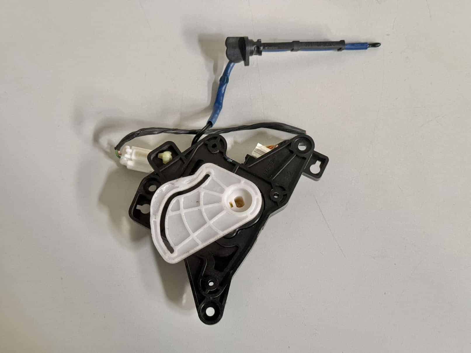HEIZUNG Stellmotor mit Tempsensor Hyundai i30 2010 30825323, AA113000