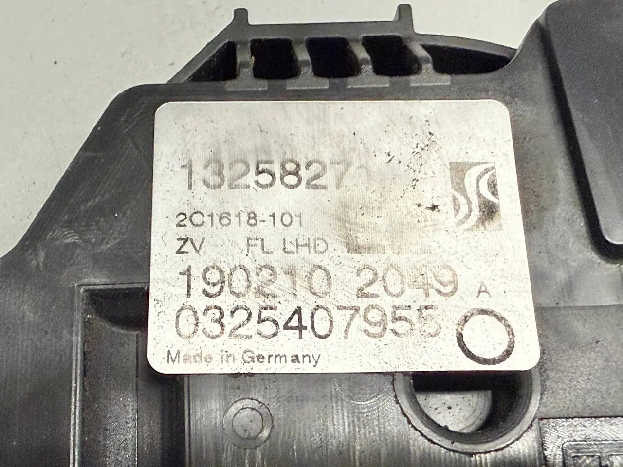 Türschloß vorn links mit Zentralverriegelung Opel Corsa D 2009 13258271