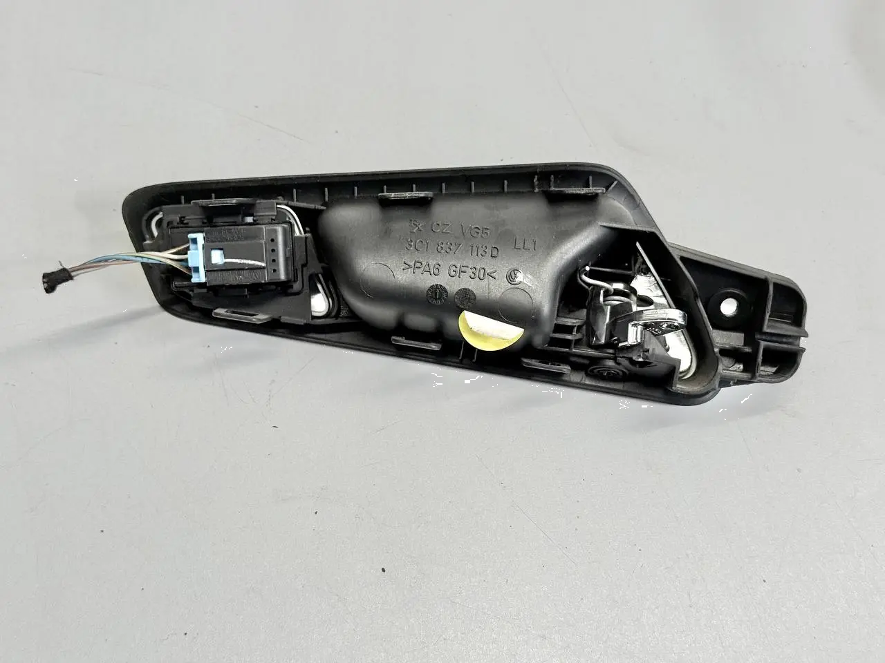 Tuergriﬀ innen vorne links Passat 3C Griff VW Passat 3C Kombi 2008 3C1837113D