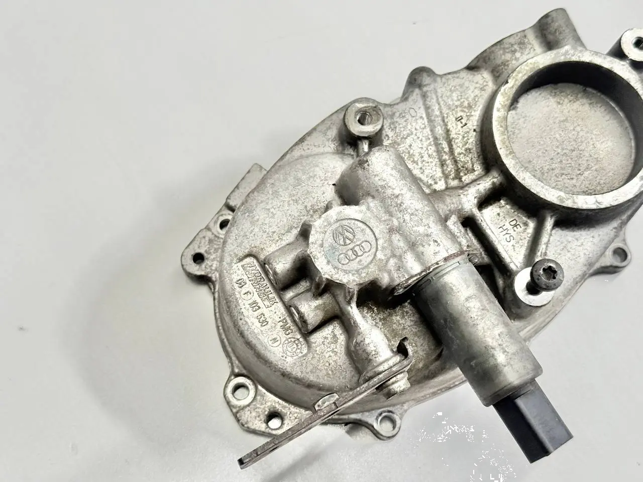 Gehaeuse Nockenwellenversteller Golf Plus 2005 VW Passat 3C 2.0l FSI 06F103530