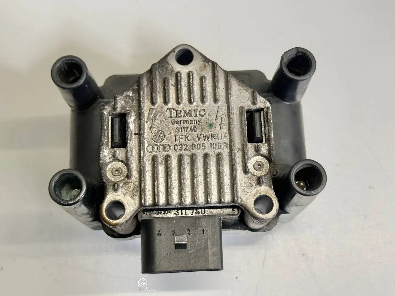 Zündspule Zündmodul für Golf 4 Polo Lupo Golf 4 1,4 1J1 1998 032905106B
