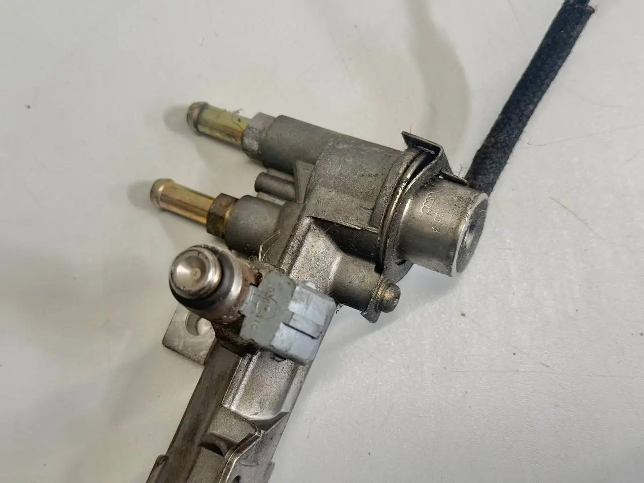 Einspritzleiste Kraftstoffverteiler Düsenstock Golf 4 1,4 1J1 1998 036133319B