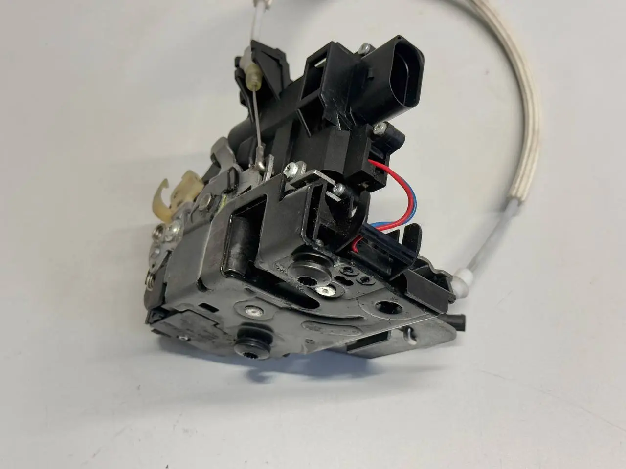 Türschloss mit Stellmotor vorne Links Audi A6 Avant 4B5 TDI 2.5L 2002 401837015
