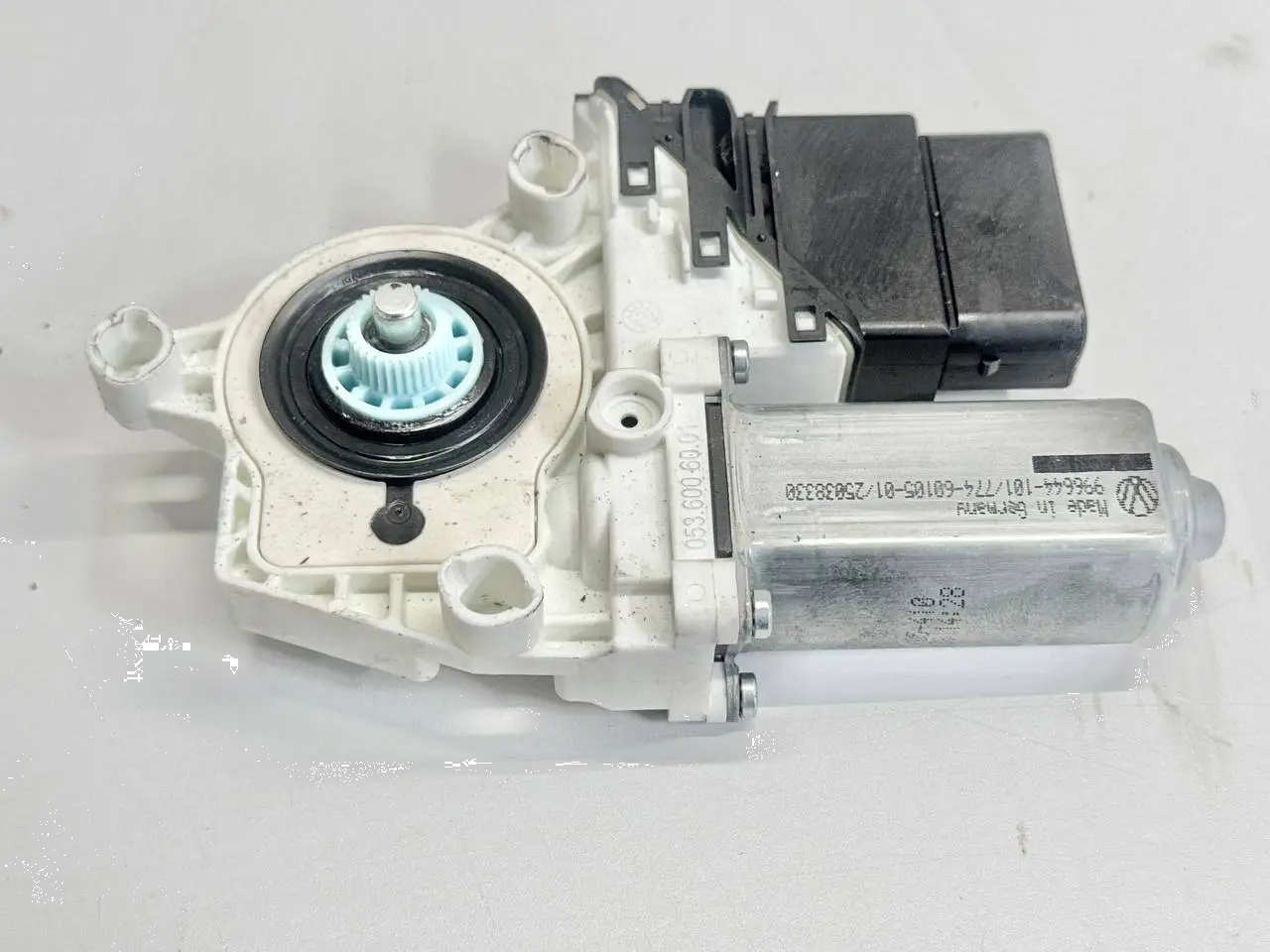 Fensterhebermotor Hinten Links / Rechts fuer VW Passat 3C 2.0l FSI 1K0959794E