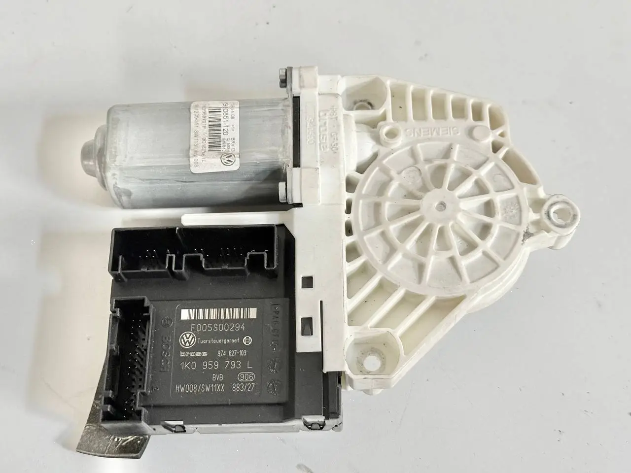 Fensterhebermotor vorn links Passat 3C VW Passat 3C Kombi 2008 1K0959793L