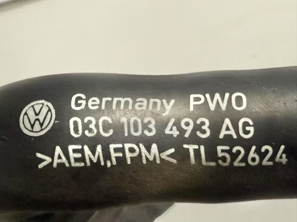 Entlüftungsschlauch Turbo VW Golf Plus 2009 1,4 TSI 03C103175G, 03C103493