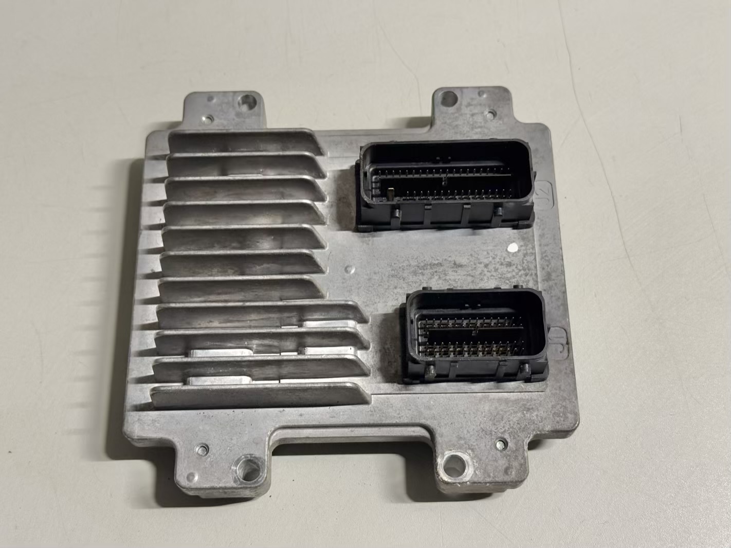 Motor Steuergerät ECU Opel Mokka 1,8 Benzin 12639891, E83 (geprüft)
