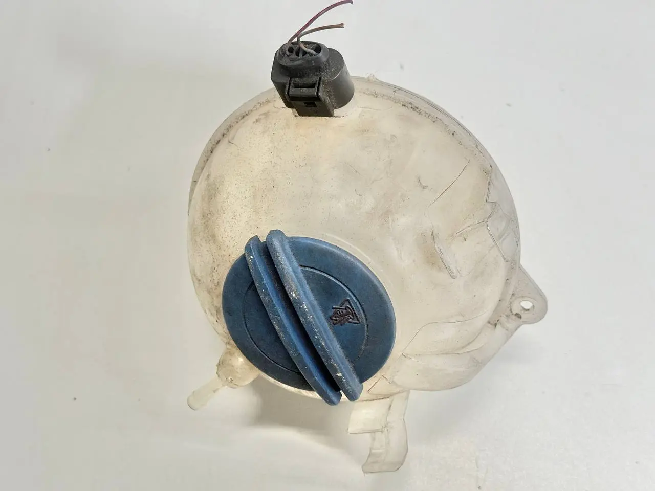 Ausgleichsbehaelter Kuehlwasserbehälter Passat 3C VW Golf5 1K1 1.4L 1K01214074